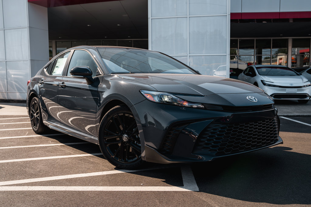 New 2026 Toyota Camry SE w/ Convenience Package FWD image 1