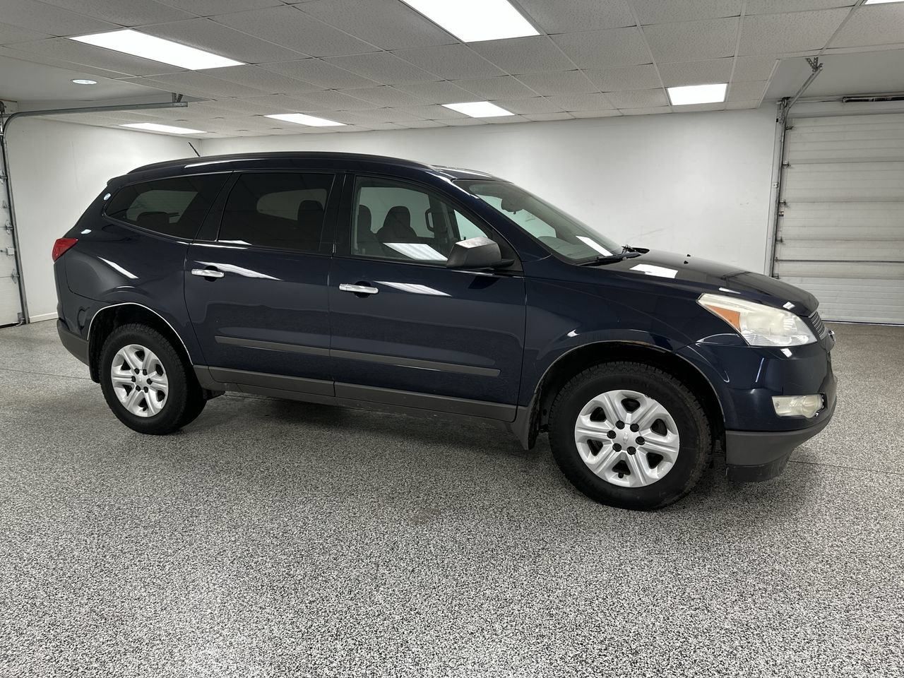 Used 2012 Chevrolet Traverse LS FWD image 2