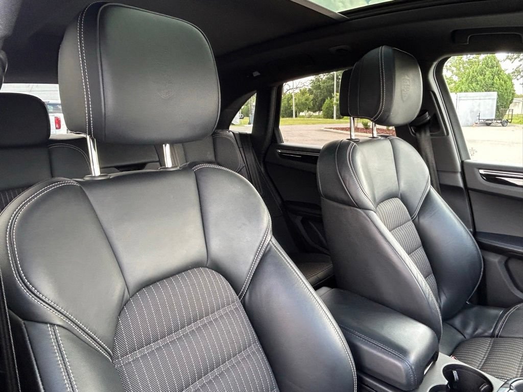 Used 2023 Porsche Macan Turbo AWD/4WD image 34