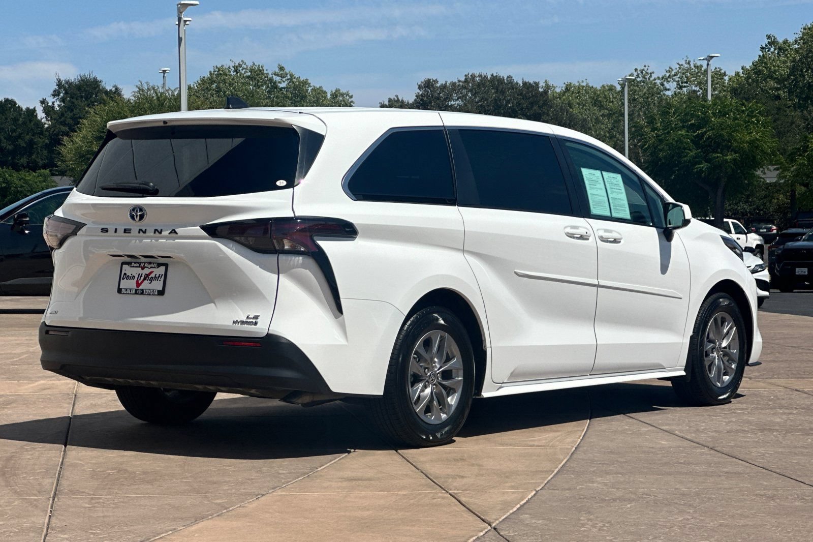 Certified 2024 Toyota Sienna LE AWD/4WD image 4