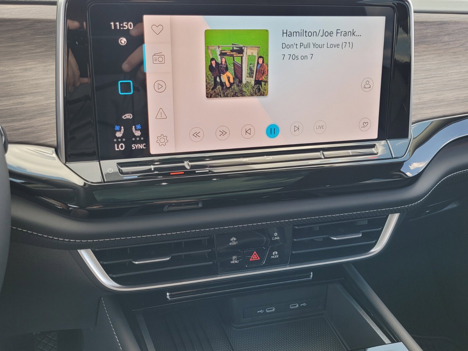 New 2026 Volkswagen Atlas SEL image 15