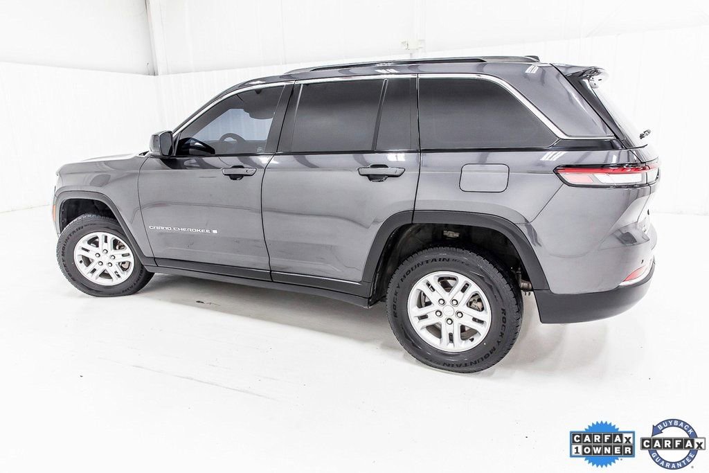 Used 2024 Jeep Grand Cherokee Laredo image 4