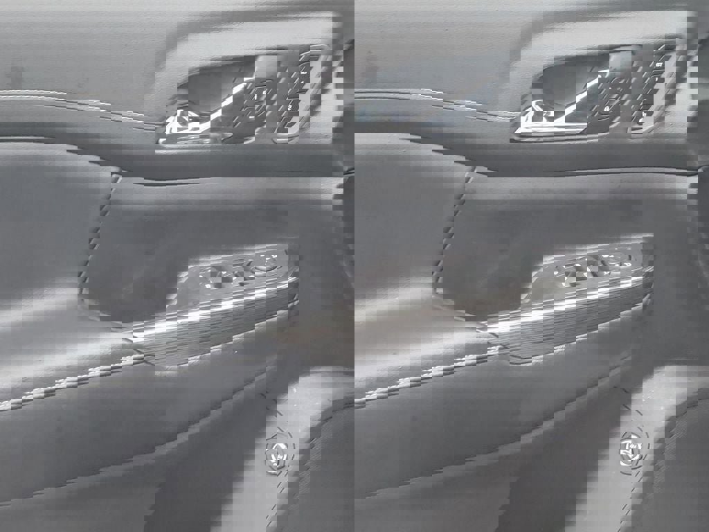 Used 2020 GMC Acadia SLT w/ Premium Package image 9