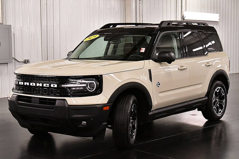 Used 2025 Ford Bronco Sport Outer Banks w/ Outer Banks Tech Package+ AWD/4WD image 3