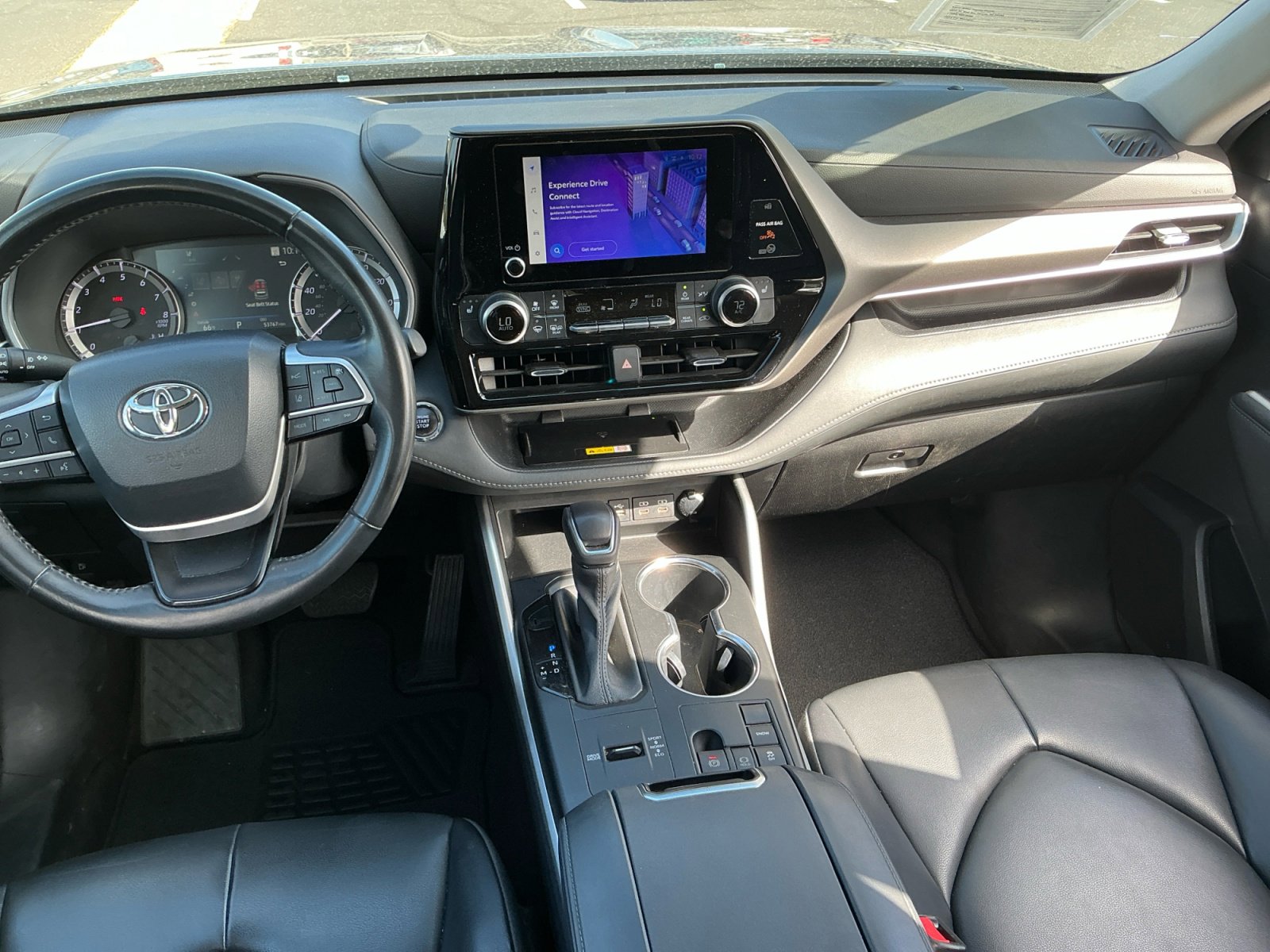 Used 2023 Toyota Highlander XLE image 16