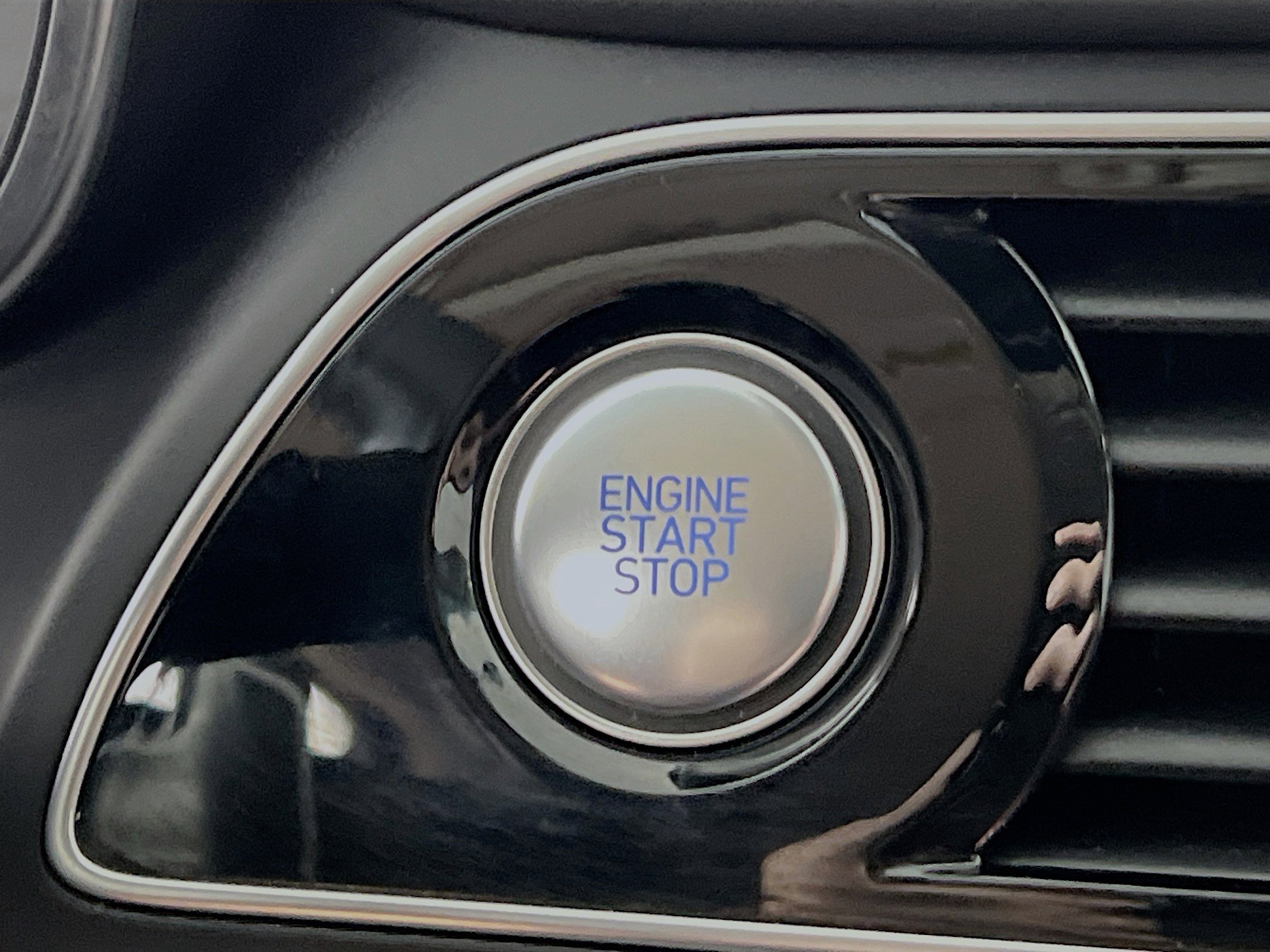 Used 2023 Genesis G70 2.0T image 23