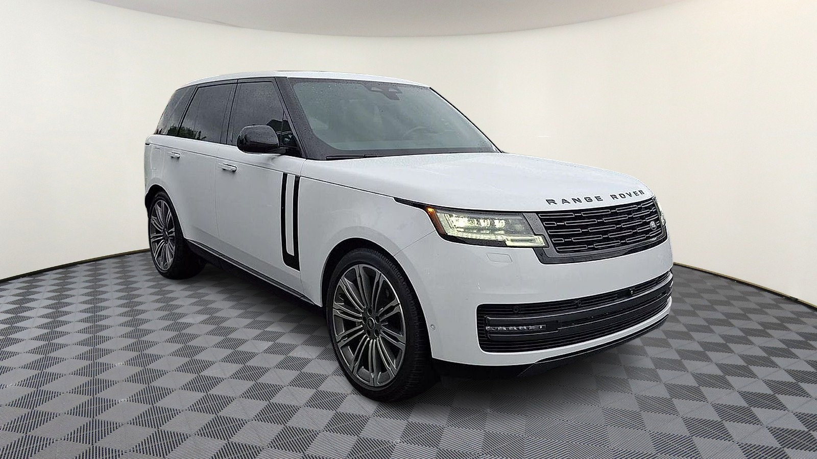 Certified 2025 Land Rover Range Rover SE AWD/4WD image 2