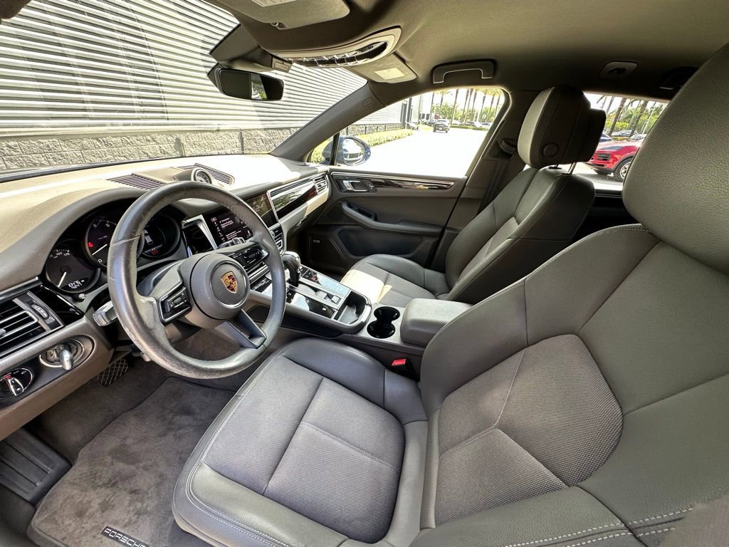 Certified 2022 Porsche Macan AWD/4WD image 4