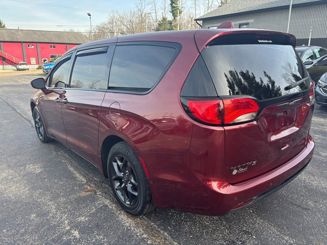 Used 2020 Chrysler Pacifica Touring w/ Advanced Safetytec Group image 10