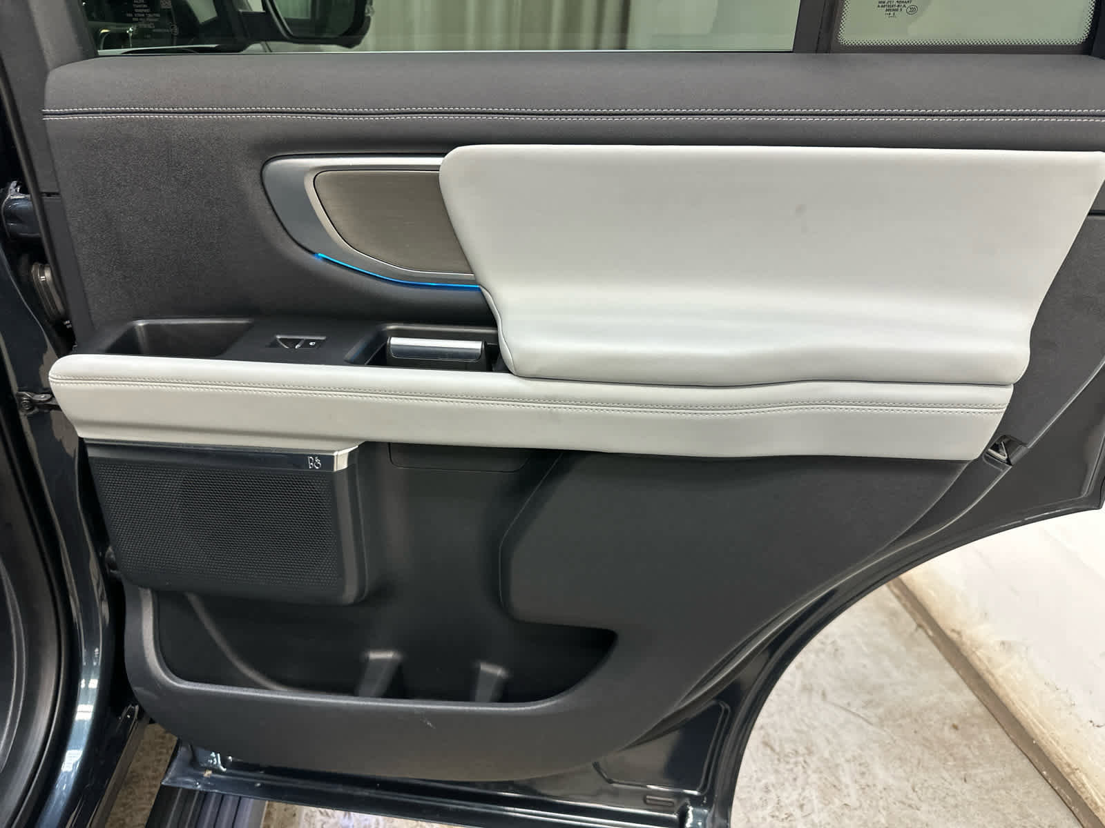 Used 2025 Ford Expedition Platinum image 32