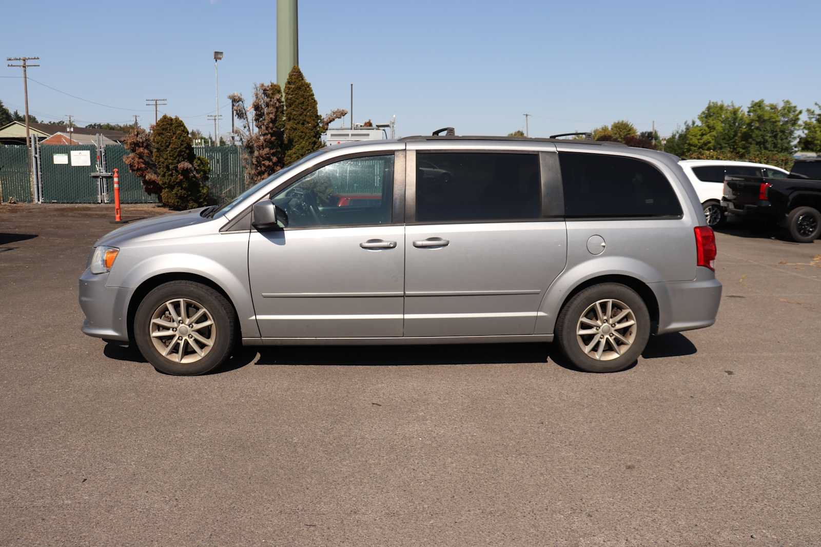 Used 2016 Dodge Grand Caravan SXT FWD image 8