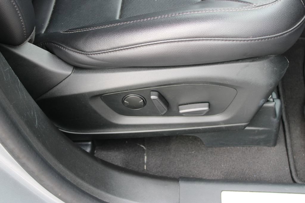 Used 2023 Ford Explorer Limited image 32