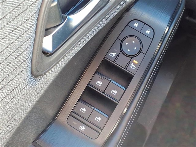 Used 2023 Nissan Rogue SV image 16