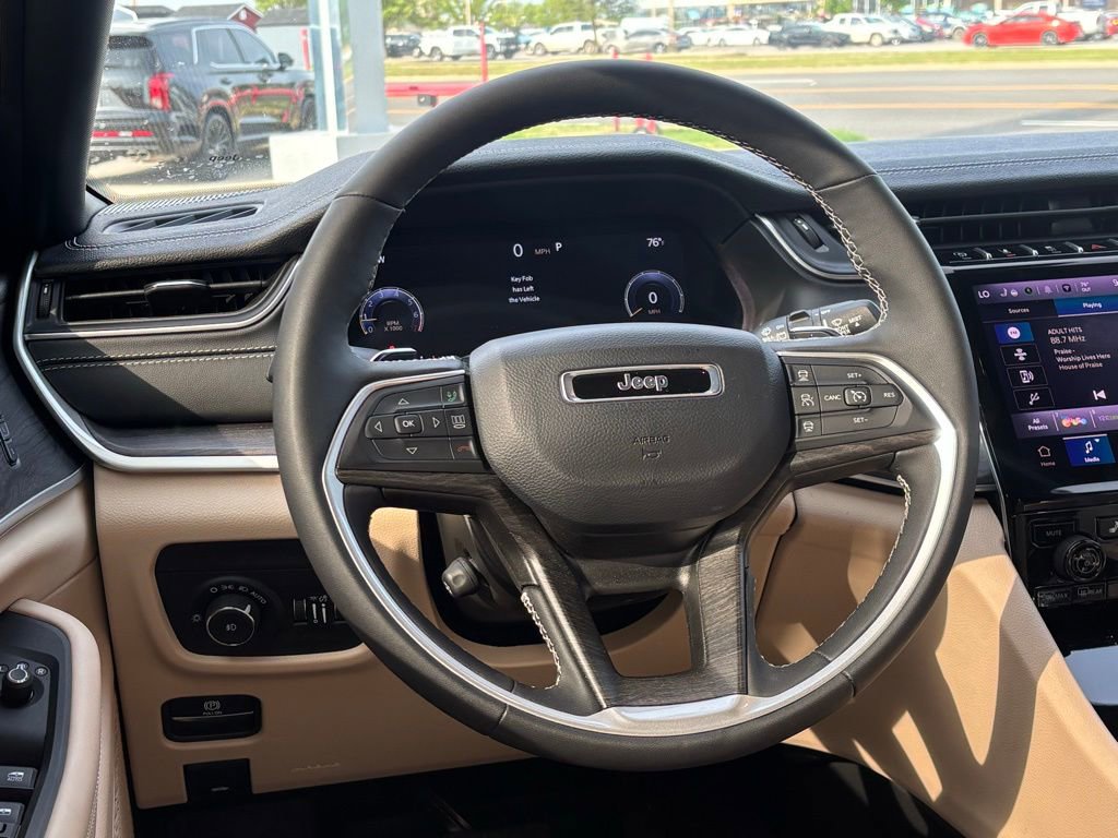 Used 2025 Jeep Grand Cherokee L Limited w/ Luxury Tech Group II image 15