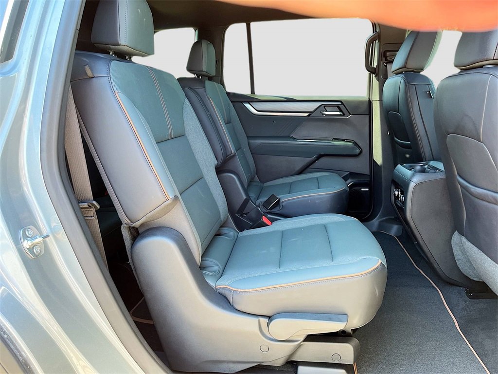 Used 2024 GMC Acadia AT4 w/ Luxury Package image 29