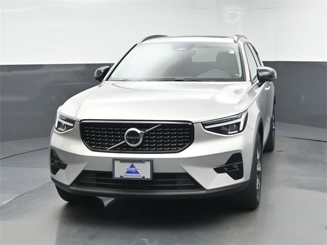 Used 2024 Volvo XC40 B5 Plus w/ Protection Package Premier image 3