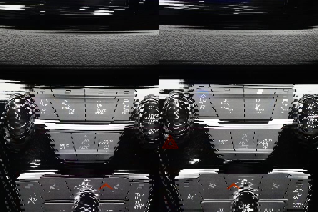 Used 2025 Chrysler Pacifica Select FWD image 23