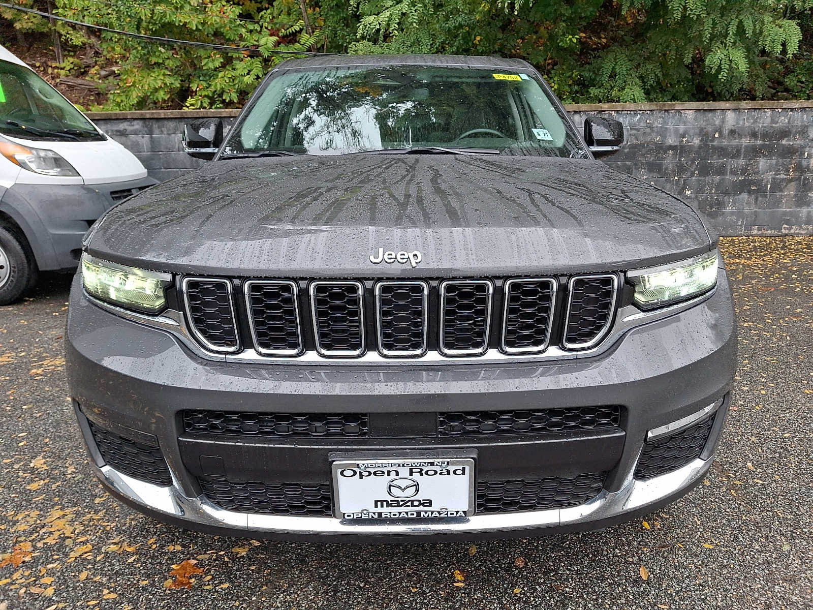 Used 2022 Jeep Grand Cherokee L Limited AWD/4WD image 2