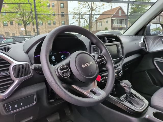 Used 2025 Kia Soul LX w/ LX Technology Package FWD image 26