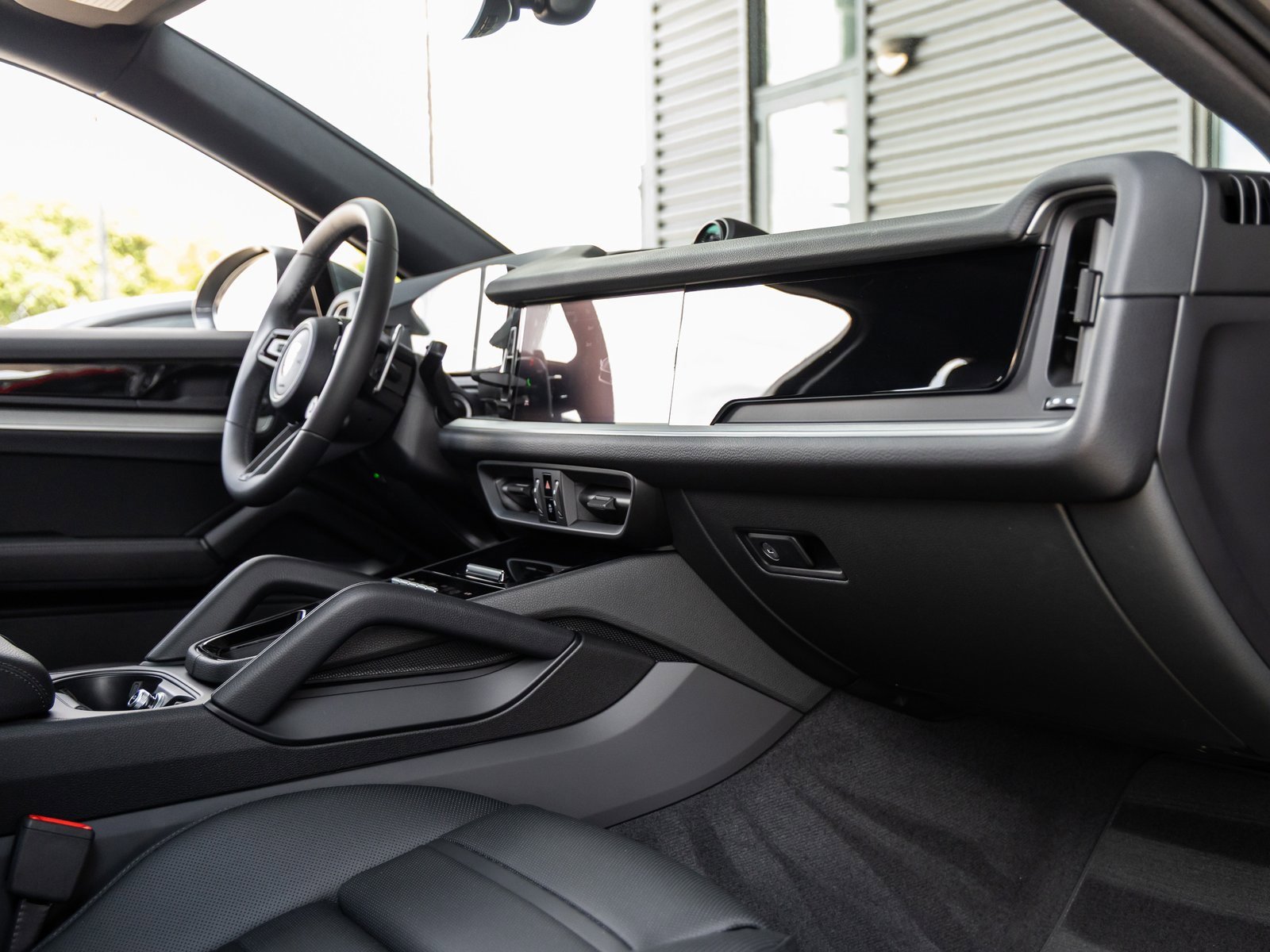 Certified 2025 Porsche Cayenne Coupe image 46