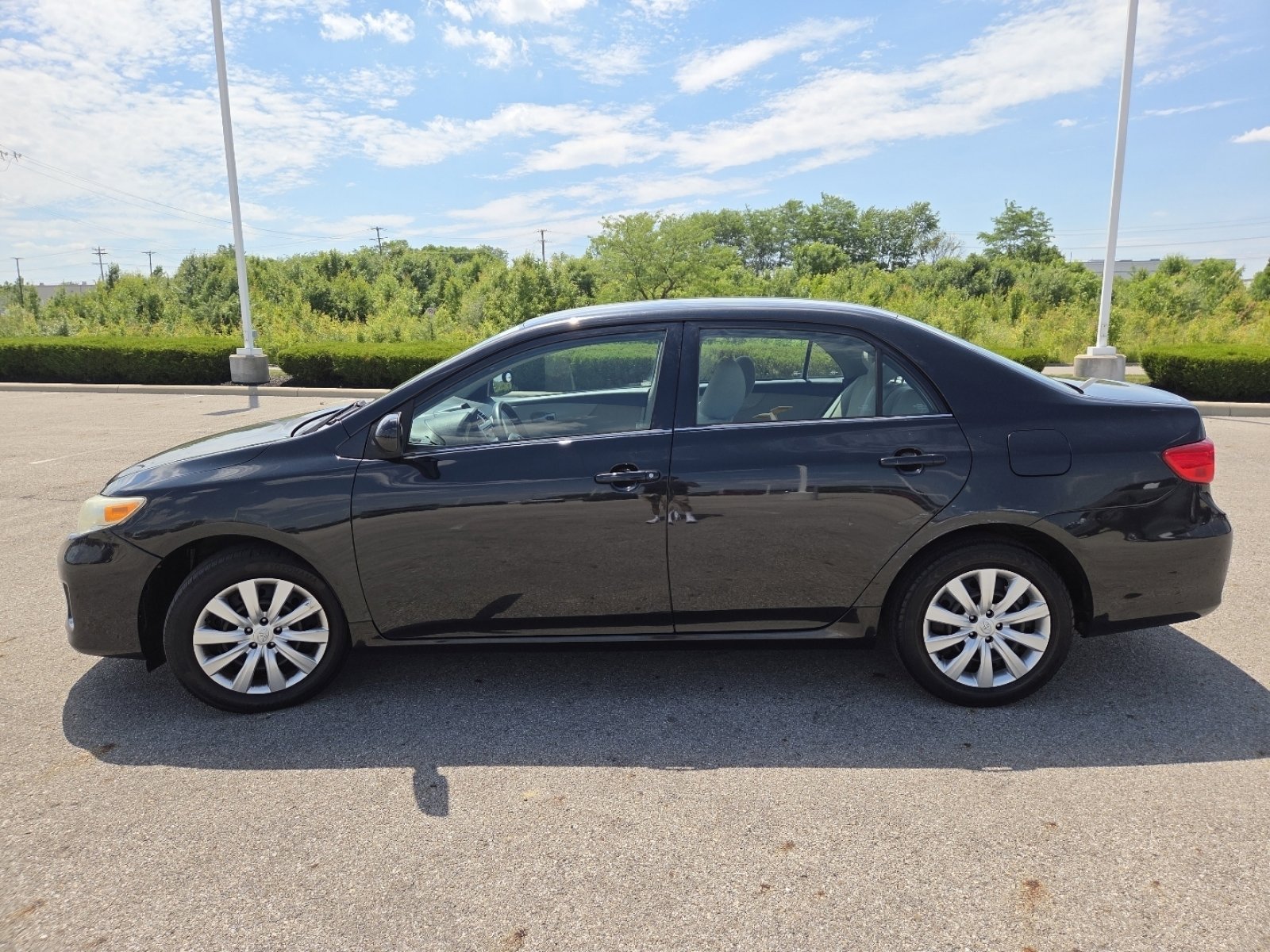 Used 2013 Toyota Corolla LE FWD image 12