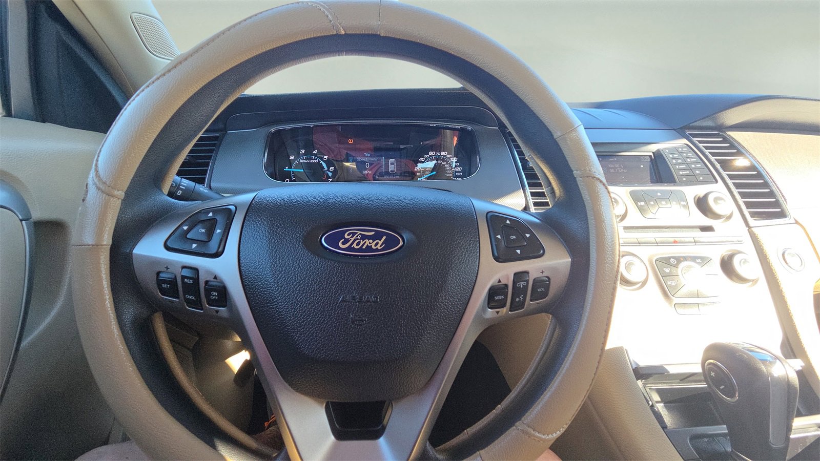 Used 2018 Ford Taurus SE image 11