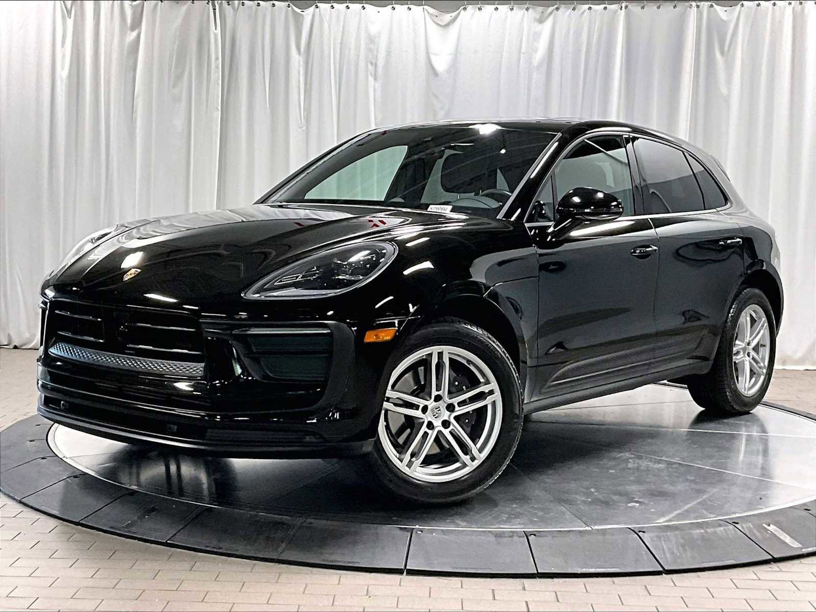 Used 2024 Porsche Macan AWD/4WD video 1