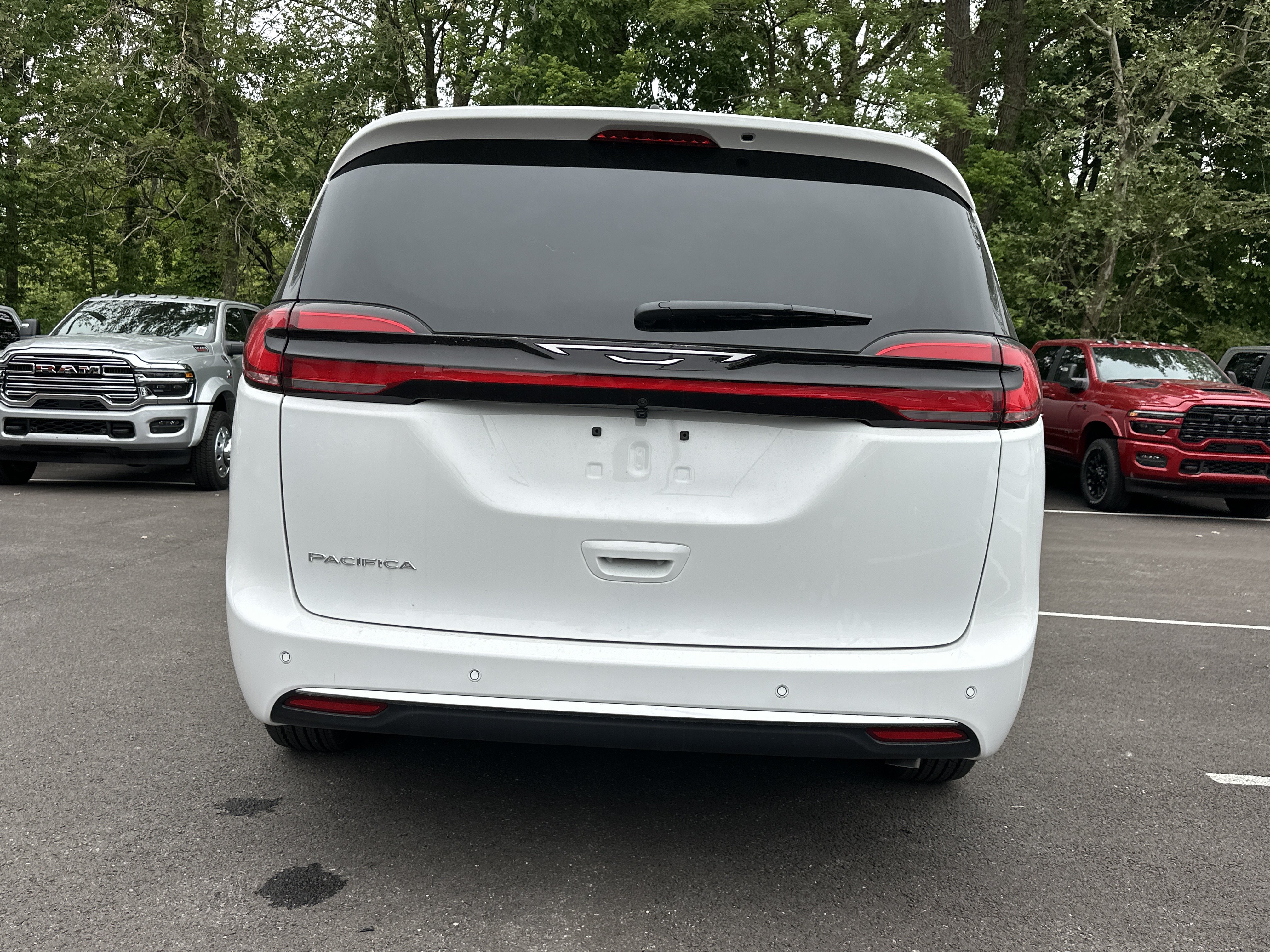 New 2027 Chrysler Pacifica Select FWD image 14