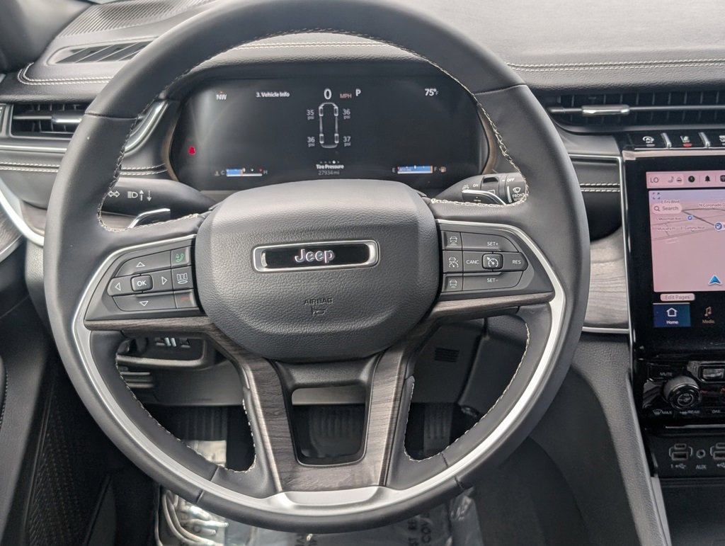 Used 2024 Jeep Grand Cherokee L Limited w/ Luxury Tech Group II image 16