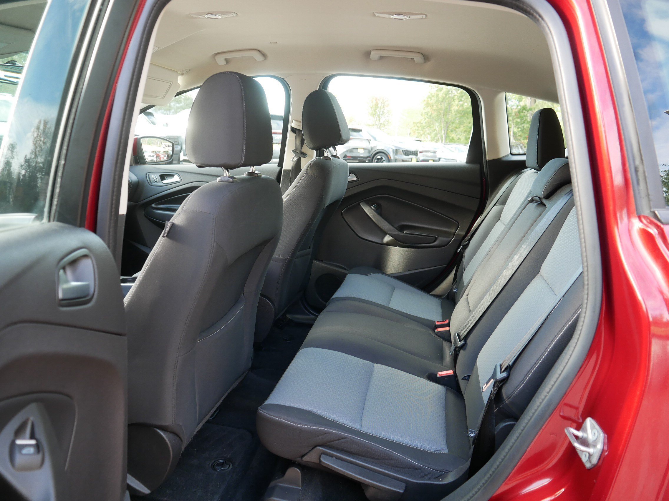 Used 2017 Ford C-MAX Energi SE w/ Cold Weather Package FWD image 34
