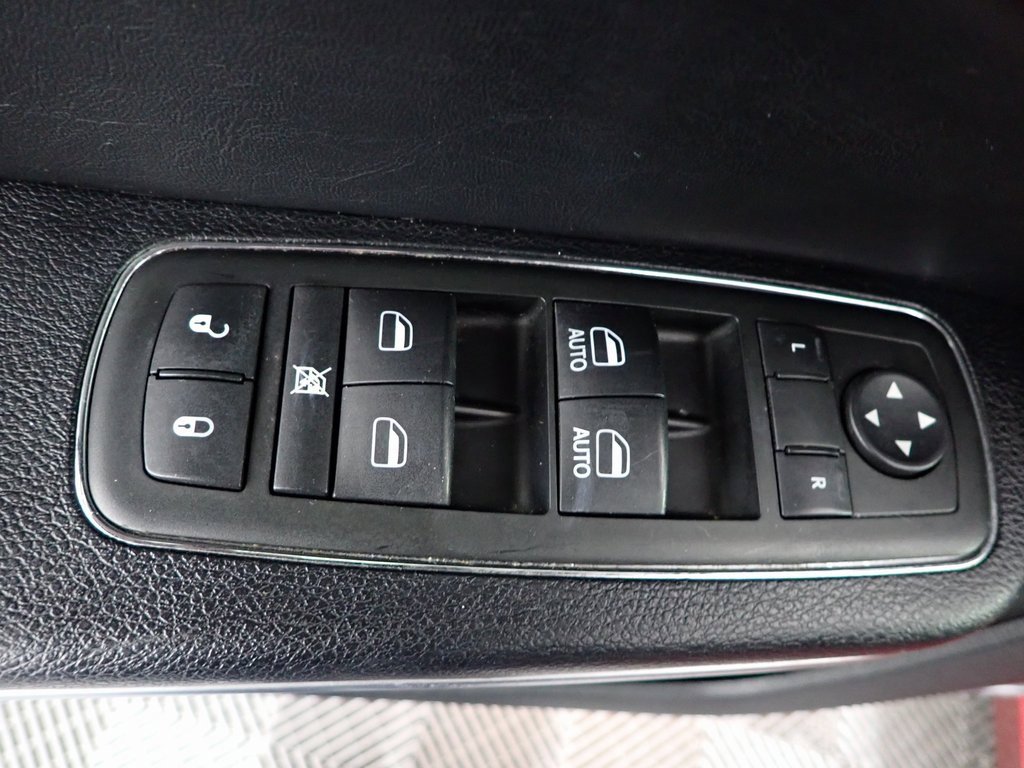 Used 2012 Chrysler 300 Limited image 12