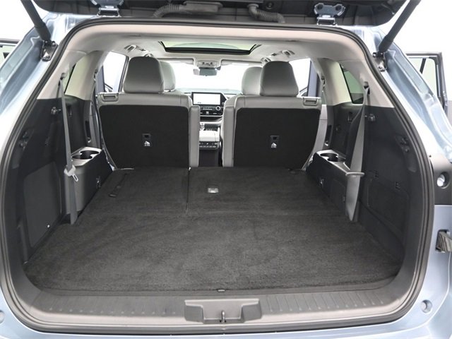Used 2024 Toyota Highlander Platinum image 16