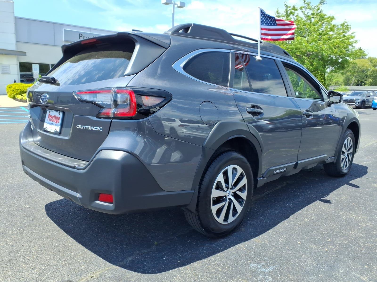Used 2025 Subaru Outback Premium AWD/4WD image 2