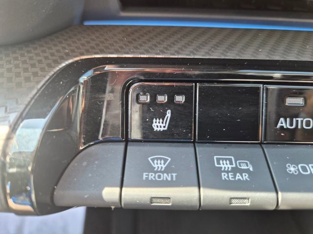 Used 2024 Toyota Prius XLE AWD/4WD image 28