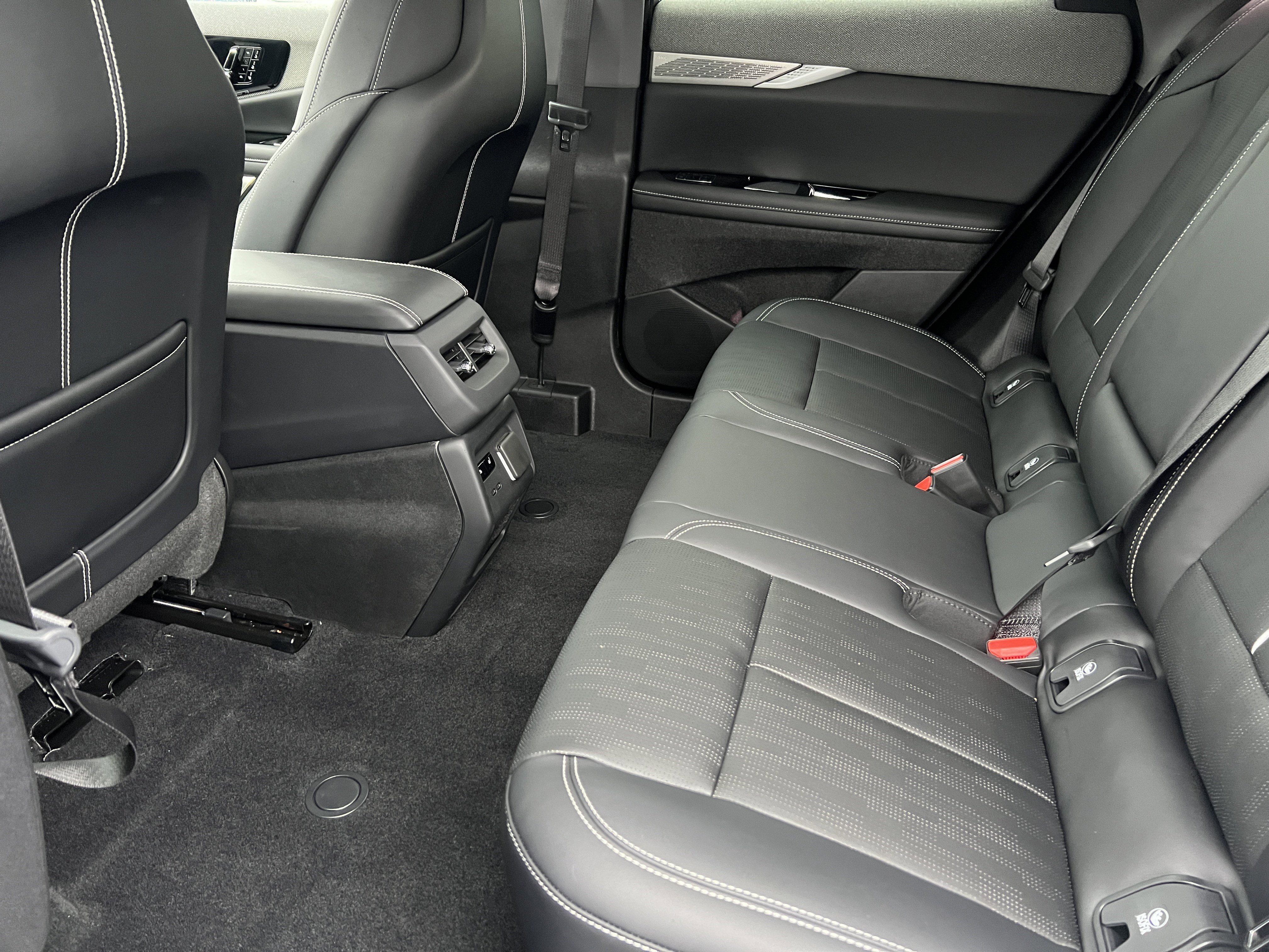 New 2026 Cadillac Optiq Luxury 2 image 17