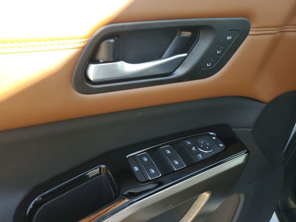 Used 2025 Nissan Pathfinder Platinum image 47