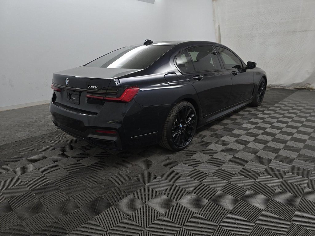 Used 2022 BMW 740i w/ Luxury Rear Seating Package image 2