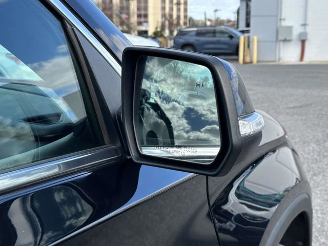 Used 2023 Chevrolet Traverse LT image 28