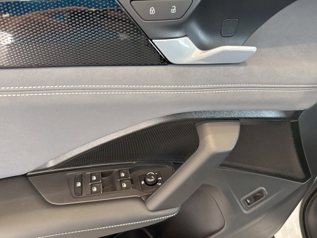 New 2025 Volkswagen Tiguan SE R-Line image 18