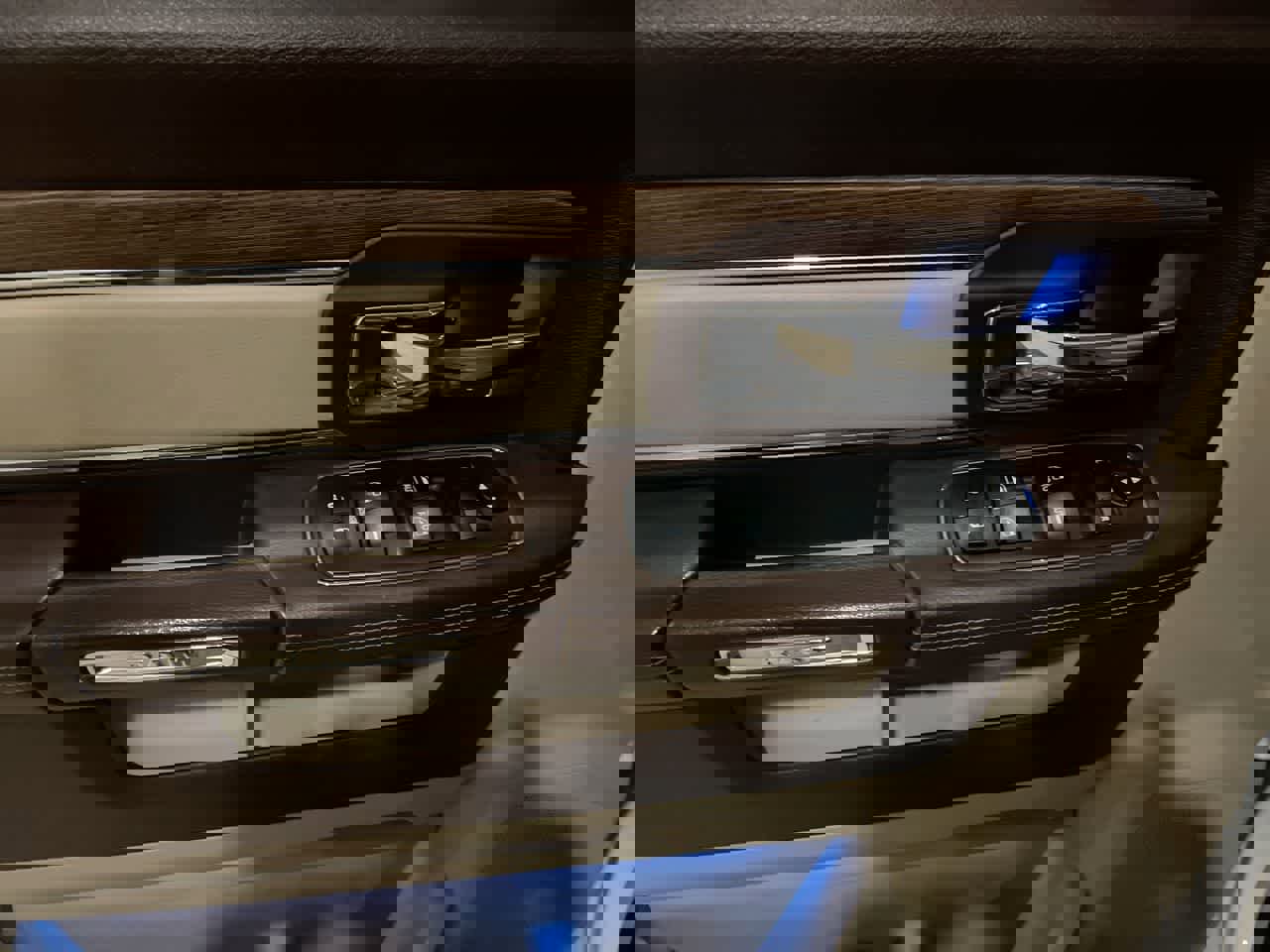 Used 2017 RAM 1500 Laramie image 13