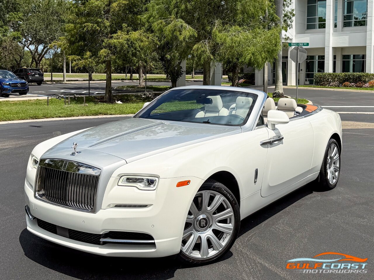Used 2017 Rolls-Royce Dawn RWD image 9