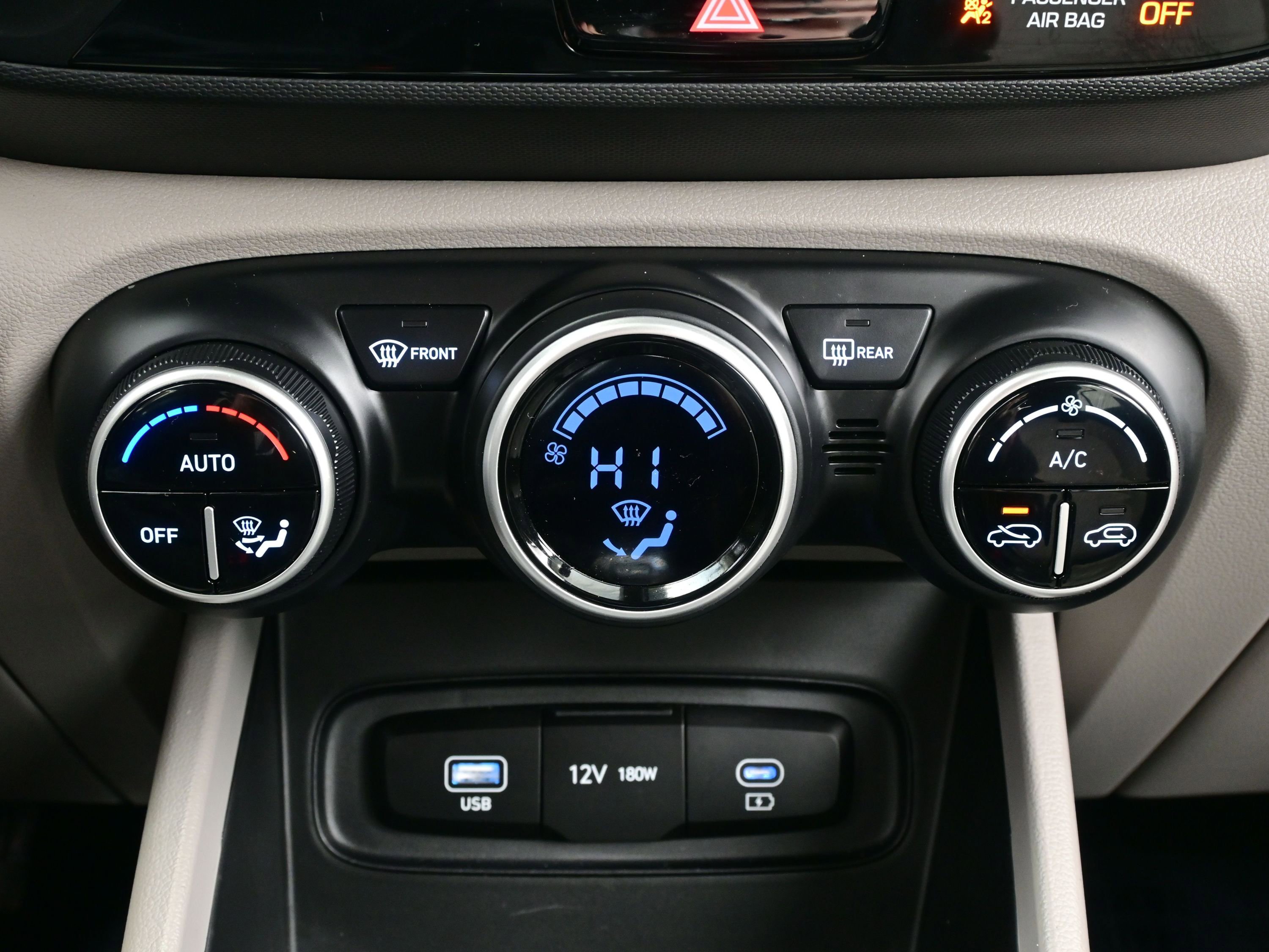 Certified 2025 Hyundai Venue SEL image 20