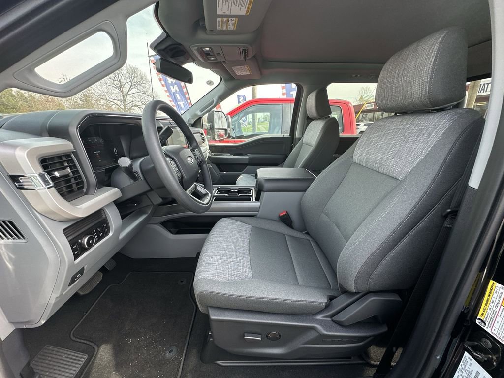 New 2026 Ford F250 XLT w/ XLT Premium Package AWD/4WD image 3