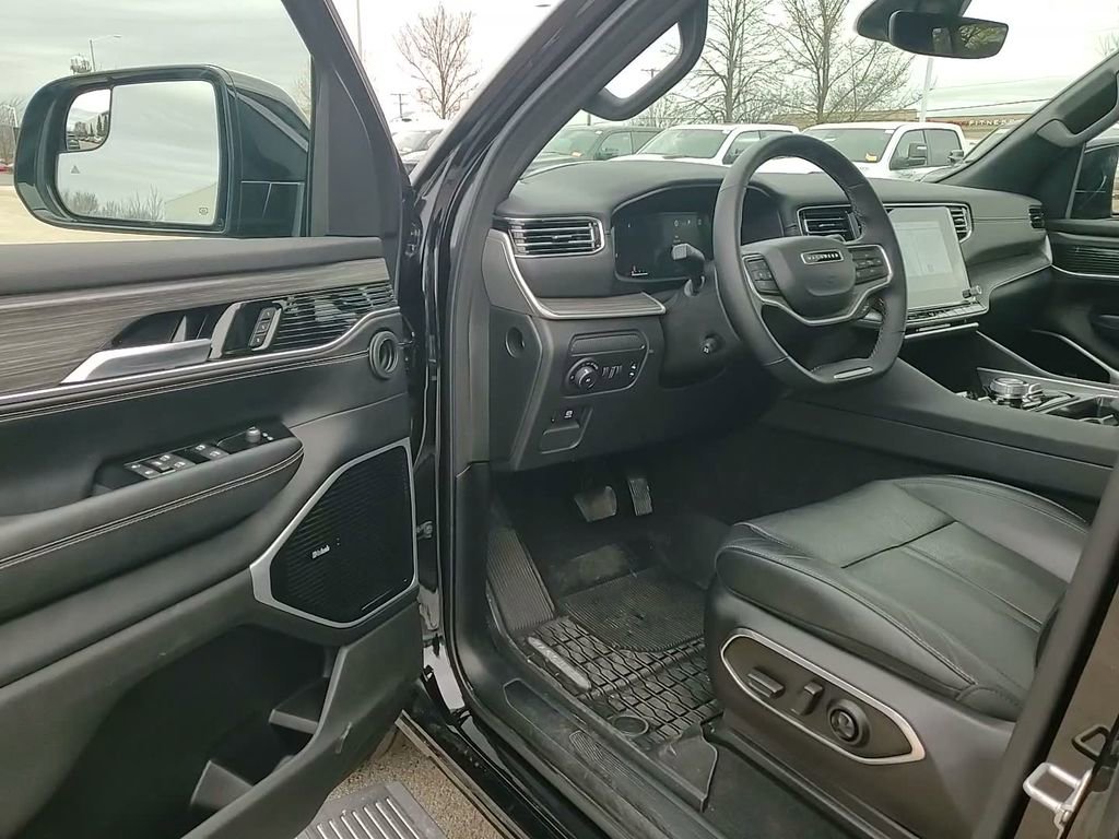 Certified 2024 Jeep Wagoneer Series III w/ Premium Group I image 21