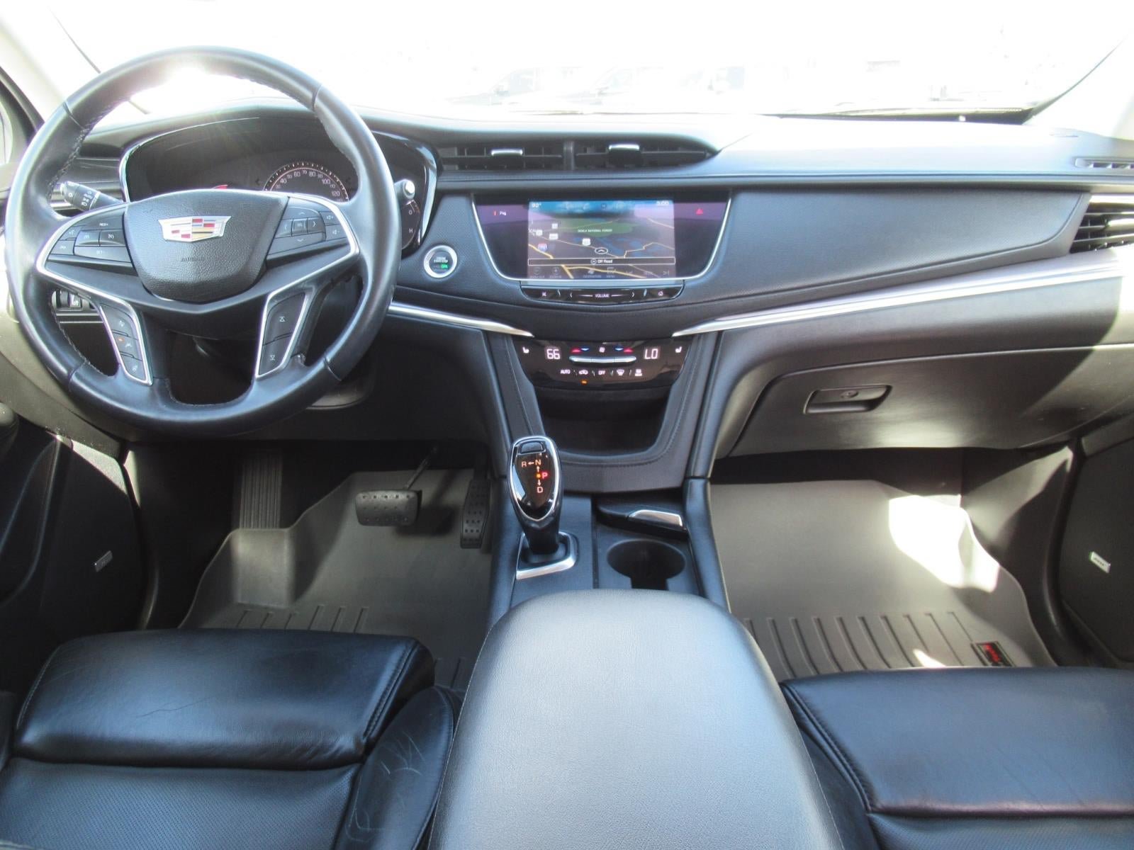 Used 2017 Cadillac XT5 Luxury w/ Driver Awareness Package FWD image 12