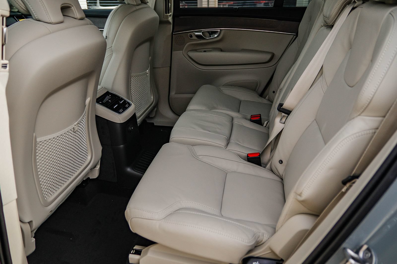 New 2026 Volvo XC90 T8 Ultra w/ Protection Package Premier AWD/4WD image 18