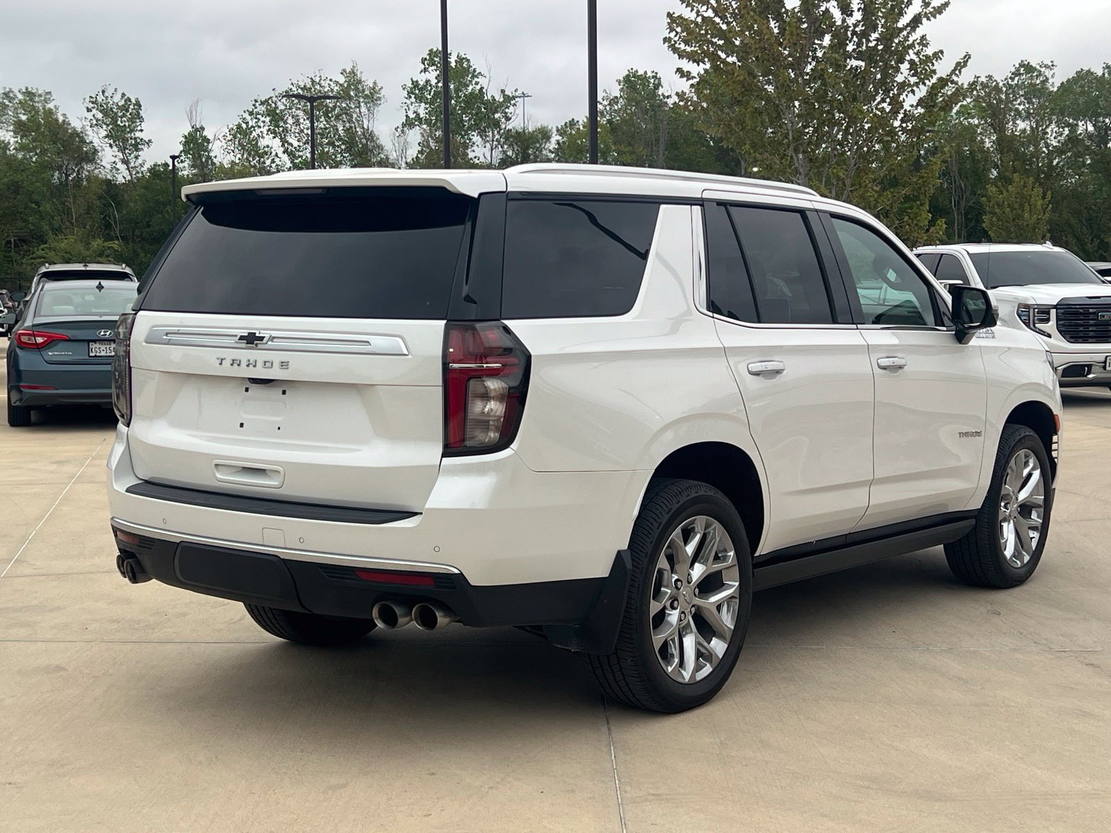 Used 2021 Chevrolet Tahoe High Country w/ Premium Package AWD/4WD image 12