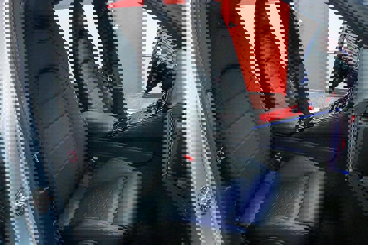 Used 2025 Porsche Panamera image 30