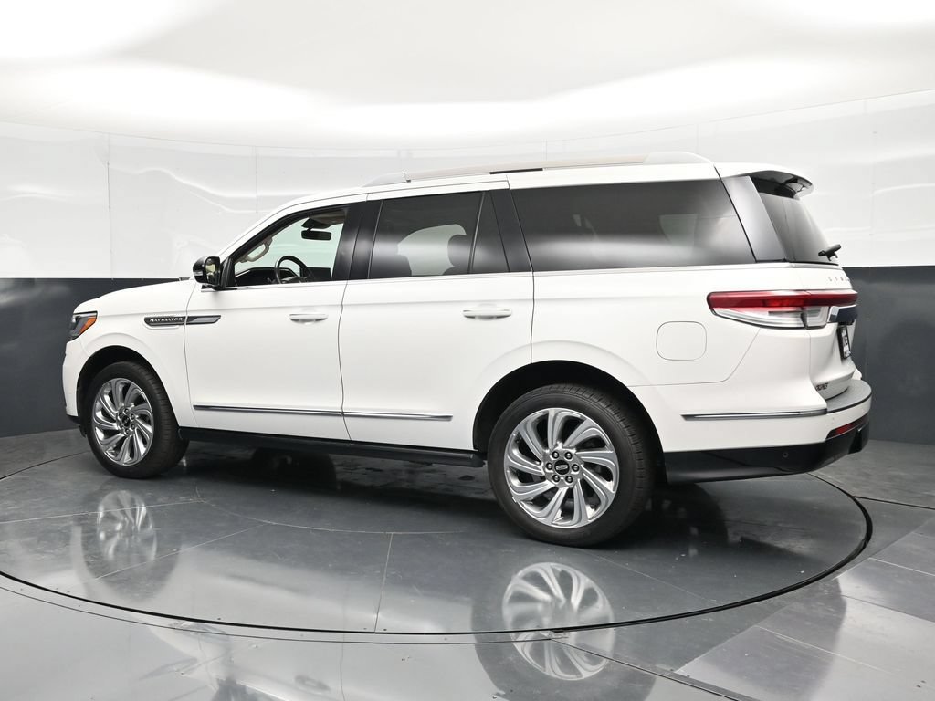 Used 2024 Lincoln Navigator Premiere AWD/4WD image 9