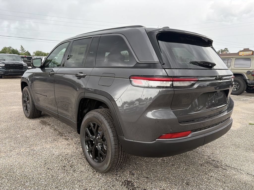New 2026 Jeep Grand Cherokee Altitude RWD image 4